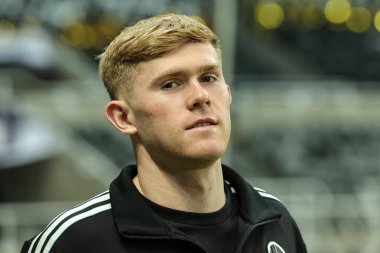 Newcastle 'dan Lewis Hall Untie, 13 Ocak 2026' da İngiltere 'nin Newcastle kentindeki St. James' s Park 'ta oynanan Carabao Kupası Yarı Finalleri sırasında geldi.