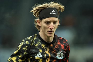 Newcastle 'dan Anthony Gordon, Carabao Kupası Yarı Finalleri' nde maç öncesi ısınma turunda Manchester City 'ye karşı St. James' s Park, Newcastle, İngiltere, 13 Ocak 2026