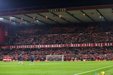 Nottingham Forest taraftarları Premier League maçı sırasında Nottingham Forest, Arsenal 'e karşı City Ground, Nottingham, İngiltere, 17 Ocak 2026