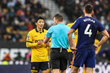 Wolverhampton Wanderers takımından Hwang Hee-Chan 18 Ocak 2026 tarihinde Wolverhampton Wanderers - Newcastle United maçında hakem Samuel Barrott 'a itiraz etti.