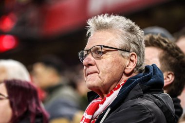 Nottingham Forest taraftarları Premier League maçı sırasında Nottingham Forest, Arsenal 'e karşı City Ground, Nottingham, İngiltere, 17 Ocak 2026