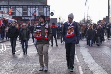 Manchester United taraftarları Premier League maçında Manchester United 'a karşı Manchester City maçına 17 Ocak 2026' da Old Trafford, Manchester, İngiltere 'de çıktılar.