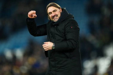 Leeds United takımının teknik direktörü Daniel Farke, 17 Ocak 2026 'da Leeds Road, İngiltere' de oynanan Premier League maçında Leeds United Fulham 'a karşı kazandığı 1-0' lık galibiyetten sonra alkışladı.