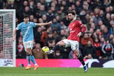 Manchester United 'ın Manchester City' ye karşı 17 Ocak 2026 'da oynanan Premier League maçında topu Manchester United' dan Bruno Fernandes kontrol ediyor.