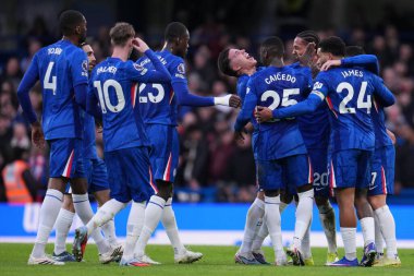 Chelsea 'li oyuncular Chelsea' li Joao Pedro 'yu Premier League maçında Stamford Bridge, Londra, 17 Ocak 2026' da Chelsea-Brentford maçında kutladılar.
