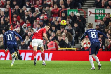 Nottingham Ormanı 'ndan Nicolas Dominguez İngiltere' nin Nottingham şehrinde 17 Ocak 2026 'da oynanan Premier League maçında Nottingham Forest' a karşı Arsenal maçında topu sürüyor.