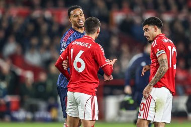 Nottingham Ormanı 'ndan Nicolas Dominguez, İngiltere' nin Nottingham şehrinde 17 Ocak 2026 'da oynanan Premier Lig maçında Nottingham Forest' a karşı Arsenal maçında Gabriel of Arsenal 'e tepki gösterdi.