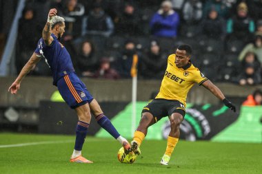 Newcastle United 'dan Joelinton ve Wolverhampton Wanderers' dan Jhon Arias Premier League maçında Wolverhampton Wanderers, Newcastle United 'a karşı Molineux, Wolverhampton, Birleşik Krallık' ta 18 Ocak 2026