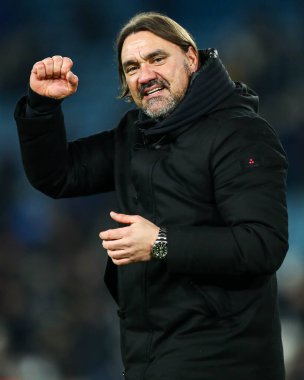 Leeds United takımının teknik direktörü Daniel Farke, 17 Ocak 2026 'da Leeds Road, İngiltere' de oynanan Premier League maçında Leeds United Fulham 'a karşı kazandığı 1-0' lık galibiyetten sonra alkışladı.