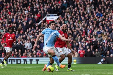 Manchester United 'dan Bryan Mbeumo, Manchester United ile Manchester City arasındaki Premier League maçı sırasında Manchester City' den Abdülkadir Khusanov tarafından 17 Ocak 2026 'da Old Trafford, Manchester, İngiltere' de yenildi.