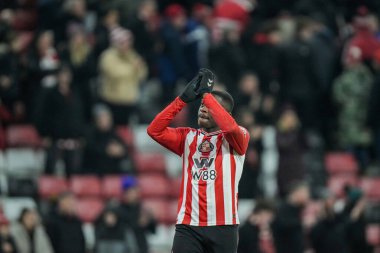 Sunderland 'dan Noah Sadiki, 17 Ocak 2026' da İngiltere 'nin başkenti Sunderland' da oynanan Premier League maçının son düdüğü sonrasında taraftarları alkışlıyor.