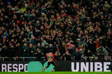 Sunderland 'dan Noah Sadiki, Brian Brobbeys' in Premier Lig maçı Sunderland 'a karşı Crystal Palace Stadyumu, Sunderland, İngiltere' de 17 Ocak 2026 'da oynanan karşılaşmada 2-1' lik golünü kutluyor.