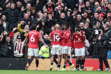 Manchester United takımından Bryan Mbeumo, Manchester United 'ın 17 Ocak 2026' da Old Trafford, Manchester City 'de oynadığı Premier League maçında 1-0' lık galibiyetini kutluyor.