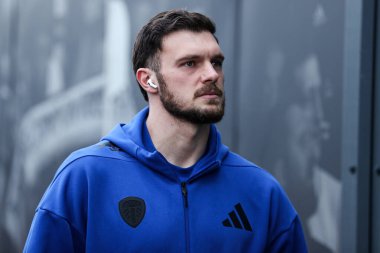 Leeds United 'ın kalecisi Lucas Perri, Leeds Road, Leeds, İngiltere' de 17 Ocak 2026 'da oynanan Premier League maçı öncesinde stadyuma geldi.