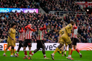 Sunderland oyuncuları 17 Ocak 2026 'da İngiltere' nin Sunderland şehrinde oynanan Premier League maçında Sunderland - Crystal Palace maçında kaçırdıkları gol sonrasında tepki verdiler.