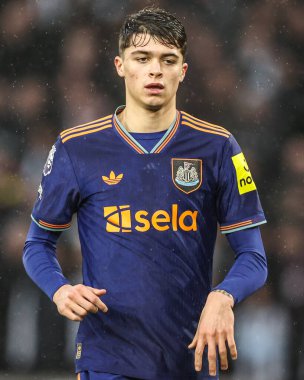 Newcastle United 'dan Lewis Miley Premier League maçı sırasında Wolverhampton Wanderers, Newcastle United' a karşı Molineux, Wolverhampton, Birleşik Krallık, 18 Ocak 2026