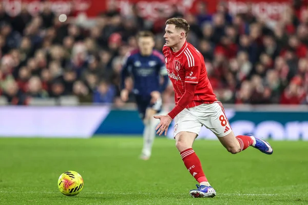 Nottingham Ormanı 'ndan Elliot Anderson 17 Ocak 2026' da Nottingham Forest 'a karşı City Ground, Nottingham, İngiltere' de oynanan Premier League maçında topu aldı.