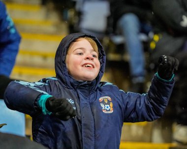Coventry City 'den bir Coventry taraftarı 20 Ocak 2026' da Coventry Building Society Arena, Coventry, İngiltere 'de Coventry City Millwall' a karşı oynanan Sky Bet Şampiyonası maçında 2-1 'lik skorla Hacı Wright' ı kutluyor.