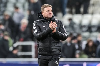 Eddie Howe manager of Newcastle United applauds the fans after the game during the UEFA Champions League Matchday 7 of 8 Newcastle United v PSV Eindhoven at St. James's Park, Newcastle, United Kingdom, 21st January 2026