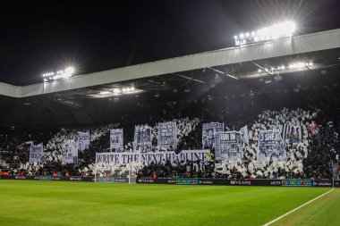 Newcastle taraftarları, UEFA Şampiyonlar Ligi Maçı sırasında bayrakları kaldırdı. 8 Newcastle United PSV Eindhoven, St. James 's Park, Newcastle, 21 Ocak 2026