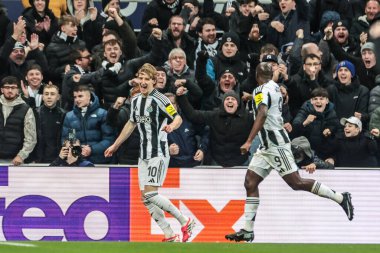 Newcastle United takımından Anthony Gordon, UEFA Şampiyonlar Ligi Maç Maçı 'nda 2-0 kazanma hedefini kutluyor. 8 Newcastle United PSV Eindhoven' a karşı St. James 's Park, Newcastle, 21 Ocak 2026