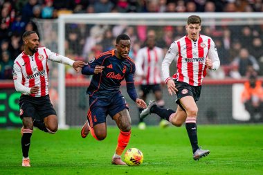 Nottingham Ormanı 'ndan Callum Hudson-Odoi Premier League maçı sırasında topla koşuyor Brentford Nottingham Ormanı' na karşı Gtech Community Stadyumu, Londra, Birleşik Krallık, 25 Ocak 2026