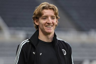 Newcastle Untie takımından Anthony Gordon, 25 Ocak 2026 'da İngiltere' nin Newcastle kentindeki St. James 's Park' ta oynanan Premier League maçı sırasında St.James United ile Aston Villa maçına geldi.