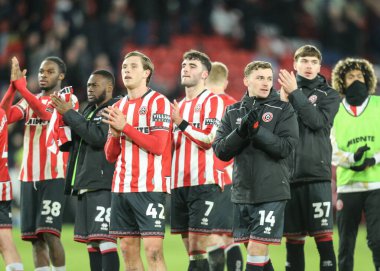 Sheffield United oyuncuları, 24 Ocak 2026 'da İngiltere' nin Sheffield şehrinde oynanan ve Sheffield United 'ın Ipswich Town' a karşı oynadığı Sky Bet Şampiyonası 'ndaki son düdük sesinden sonra taraftarları alkışlıyor.