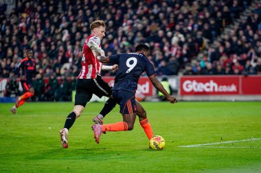 Nottingham Ormanı 'ndan Taiwo Awoniyi 25 Ocak 2026' da İngiltere 'nin Gtech Community Stadyumu' nda oynanan Premier League maçı Brentford - Nottingham Forest maçında 0-2 'lik skora ulaşmak için gol atıyor.