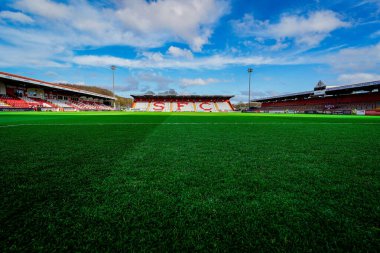 24 Ocak 2026 'da İngiltere, Lamex Stevenage' de Stevenage, Mansfield Town 'a karşı oynanan Gökyüzü İddia Ligi 1 maçında atılacak topun genel görünümü