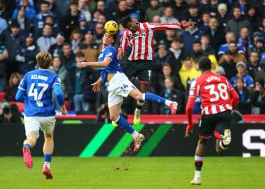 Ipswich Town 'dan Jacob Greaves ve Sheffield United takımından Andre Brooks, 24 Ocak 2026' da Bramall Lane, Sheffield, İngiltere 'deki Sheffield United-Ipswich Town maçında top için ikili maç yaptılar.