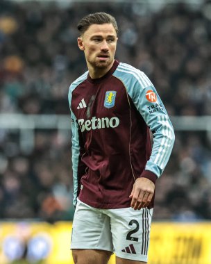 Aston Villa 'dan Matty Cash Premier Lig maçı sırasında Newcastle United, Aston Villa' ya karşı St. James 's Park, Newcastle, İngiltere, 25 Ocak 2026