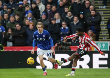 Sheffield United takımından Andre Brooks, 24 Ocak 2026 'da Sheffield United ile Ipswich Town' da oynanan Sky Bet Şampiyonası maçında pas verdi.