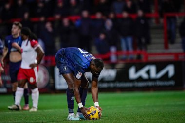 Mansfield Town 'dan Lucas Akins 24 Ocak 2026' da Lamex Stevenage, İngiltere 'de oynanan Sky Bet 1 maçı Stevenage-Mansfield Town maçında penaltı almak için topu sahaya koydu.