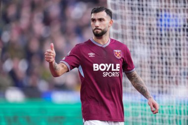 West Ham United takımından Valentin Castellanos, 24 Ocak 2026 'da Londra Stadyumu' nda oynanan Premier League maçında elendikten sonra ev desteği verdi.