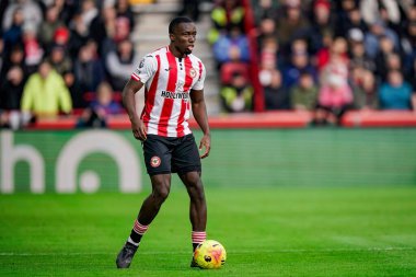 Brentford 'dan Michael Kayode Premier Lig karşılaşmasında topu kontrol ediyor Brentford Nottingham Forest' a karşı Gtech Community Stadyumu, Londra, 25 Ocak 2026