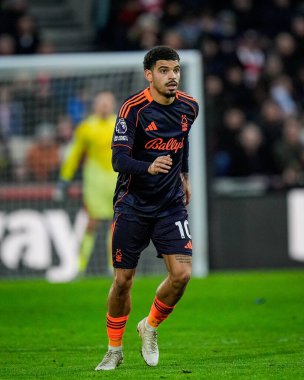Nottingham Ormanı 'ndan Morgan Gibbs-White Premier League maçı sırasında Brentford Nottingham Ormanı' na karşı Gtech Community Stadyumu, Londra, 25 Ocak 2026