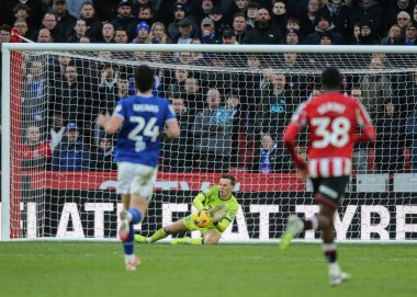 Ipswich Town kalecisi Alex Palmer, 24 Ocak 2026 'da İngiltere' nin Sheffield şehrinde Sheffield United ile Ipswich Town arasındaki Sky Bet Şampiyonası maçında bir kurtarış yaptı.