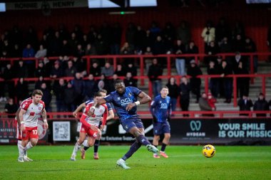 Mansfield Town 'dan Lucas Akins 24 Ocak 2026' da Lamex Stevenage, İngiltere 'deki Stevenage-Mansfield Town maçında 0-1 öne geçerek penaltı aldı.