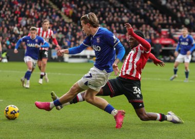Ipswich Town 'dan Jack Clarke, 24 Ocak 2026' da İngiltere 'nin Bramall Lane kentinde oynanan Sheffield United-Ipswich Town maçında topu geçiyor.