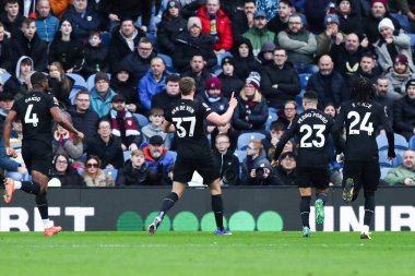 Tottenham Hotspur 'dan Micky van de Ven, 24 Ocak 2026 tarihinde İngiltere' nin Burnley kentindeki Turf Moor 'da oynanan Premier League maçında 0-1' lik skorla gol attıktan sonra kutluyor.