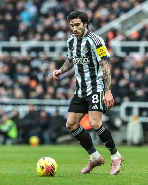 Newcastle United 'dan Sandro Tonali Premier Lig karşılaşmasında Newcastle United ile Aston Villa arasında 25 Ocak 2026' da St. James 's Park, Newcastle' da oynanacak.