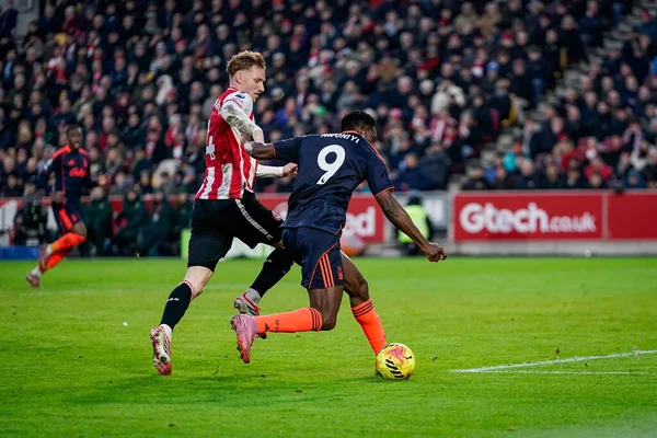 Nottingham Ormanı 'ndan Taiwo Awoniyi 25 Ocak 2026' da İngiltere 'nin Gtech Community Stadyumu' nda oynanan Premier League maçı Brentford - Nottingham Forest maçında 0-2 'lik skora ulaşmak için gol atıyor.