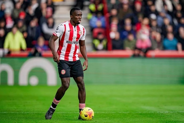 Brentford 'dan Michael Kayode Premier Lig karşılaşmasında topu kontrol ediyor Brentford Nottingham Forest' a karşı Gtech Community Stadyumu, Londra, 25 Ocak 2026