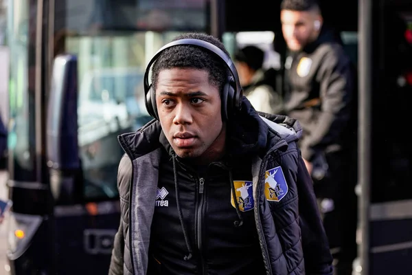 Mansfield Town 'dan Nathan Moriah-Galsh, 24 Ocak 2026' da İngiltere 'nin Stevenage-Mansfield Town stadyumunda oynanan Sky Bet 1 maçı öncesinde stadyuma geldi.