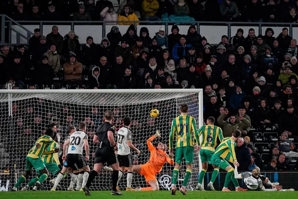 West Bromwich Albion takımından Chris Mepham, 23 Ocak 2026 tarihinde İngiltere 'nin Pride Park Stadyumu' nda oynanan Sky Bet Şampiyonası 'nda Derby County - West Bromwich Albion maçında 1-1 berabere kaldı.