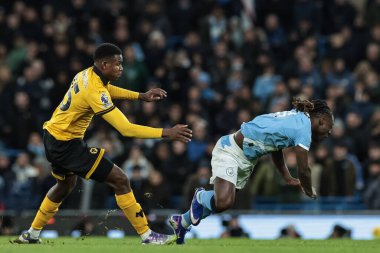 Wolverhampton Wanderers takımından Yerson Mosquera 24 Ocak 2026 tarihinde Etihad, Manchester, İngiltere 'de oynanan Premier League maçında Manchester City ile Wolverhampton Wanderers maçında Jeremy Doku' ya faul yaptı.