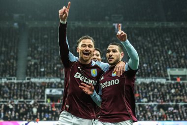 Aston Villa 'dan Emi Buendia, Premier Lig maçı Newcastle United ile Aston Villa maçında 25 Ocak 2026' da St. James 's Park, Newcastle, İngiltere' de 0-1 kazanma hedefini kutluyor.