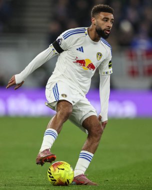 Leeds United takımından Jayden Bogle, Premier League maçında Everton, Leeds United 'a karşı Hill Dickinson Stadyumu, Liverpool' da 26 Ocak 2026 'da oynanan maçta topu aldı.