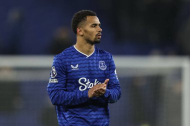 Everton 'dan Iliman Ndiaye, Premier League' in 26 Ocak 2026 'da Liverpool' daki Hill Dickinson Stadyumu 'nda oynanan Everton - Leeds United maçının son düdüğü sonrasında taraftarları alkışlıyor.